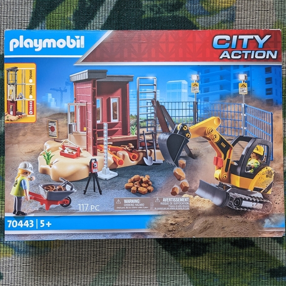 BNIB Playmobil Mini Excavator with Building Section - 117 piece Set - Picture 1 of 8